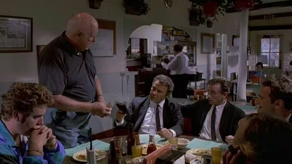 ما الذي جعل المشهد الافتتاحي لفيلم “Reservoir Dogs”&nbsp;أيقونيًا؟